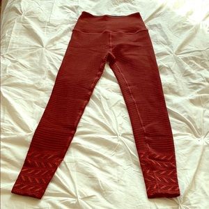 BEYOND YOGA Textured Maroon Leggings *small*